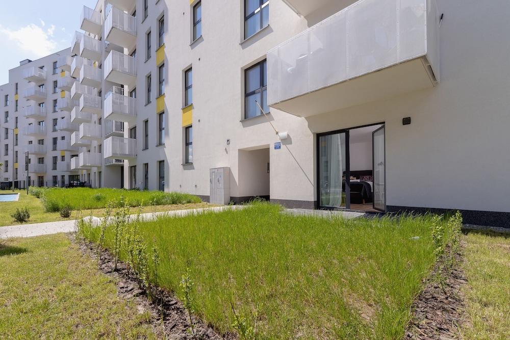 Elegant Studio in Krakow by Renters view 2
