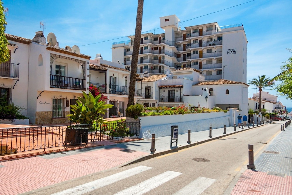 Aptos Pueblo Andaluz Nerja
