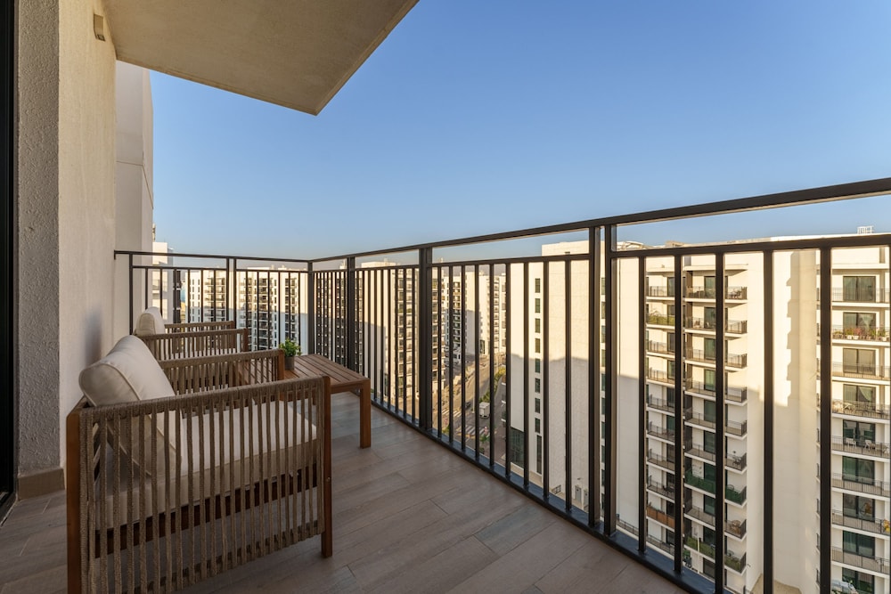 Exquisite Living w Scenic Canal Vws on Yas Island