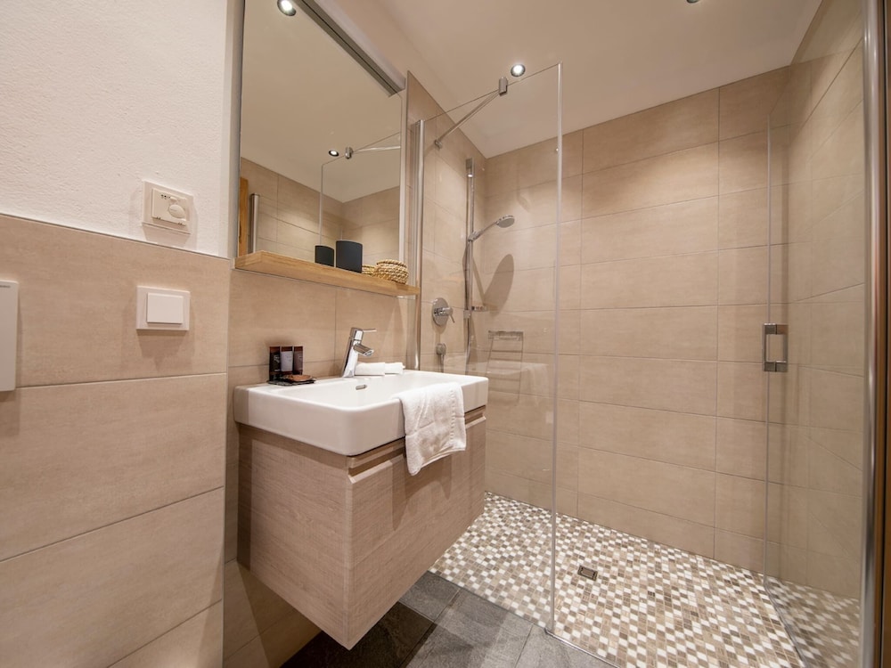 Luxury Chalet with 2 Bathrooms near Small Slope