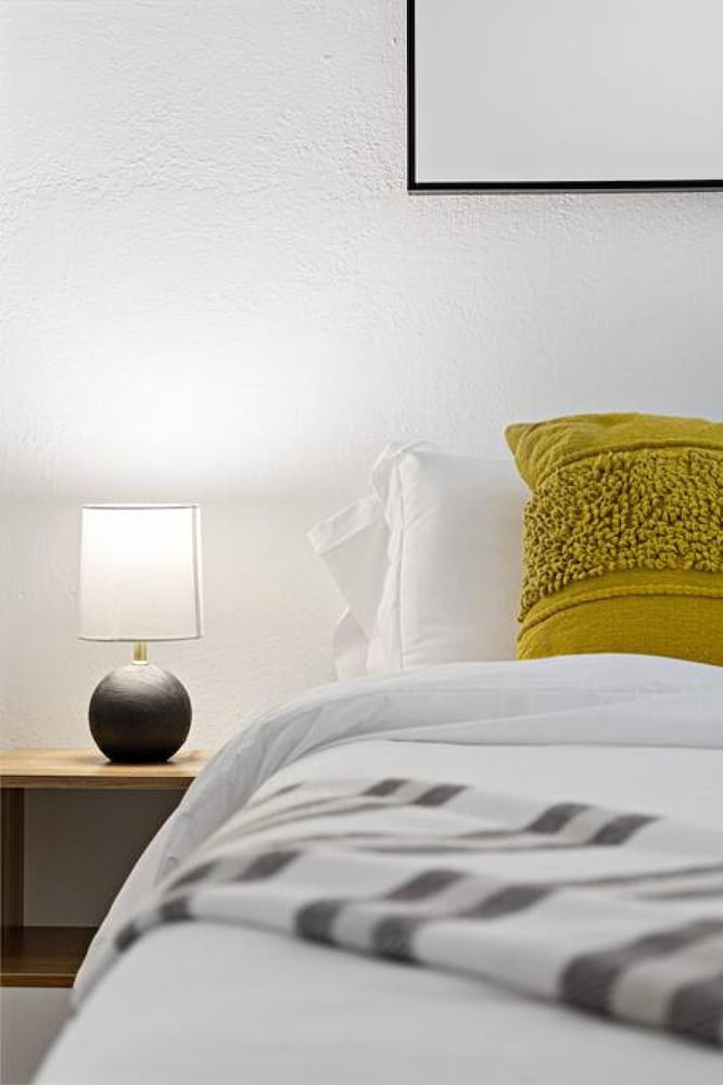 Musicians Lounge - 2 BR With Parking Asssigned