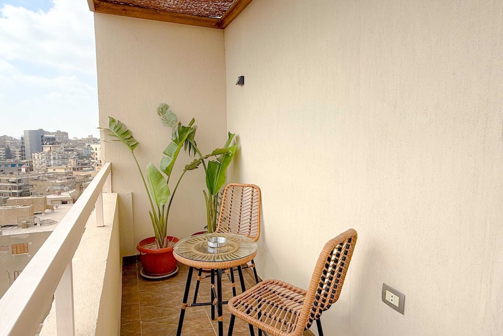 Xuru Stays I The 1bdr Rustic Rooftop w/ Wow Outdoor Terrace