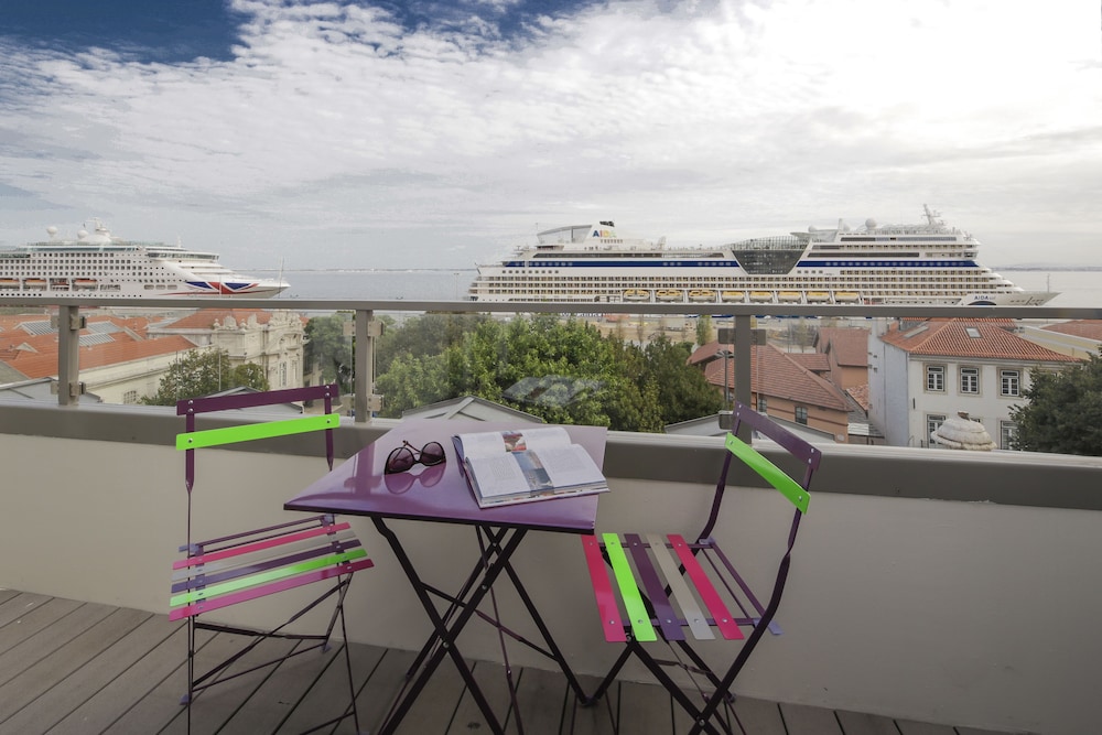 Castelo Apartments by linc