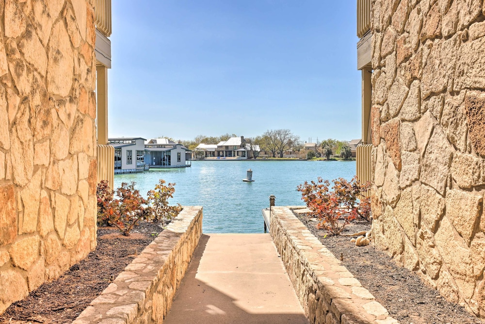 Waterfront Condo With Balcony Dock Access - Property Image 11