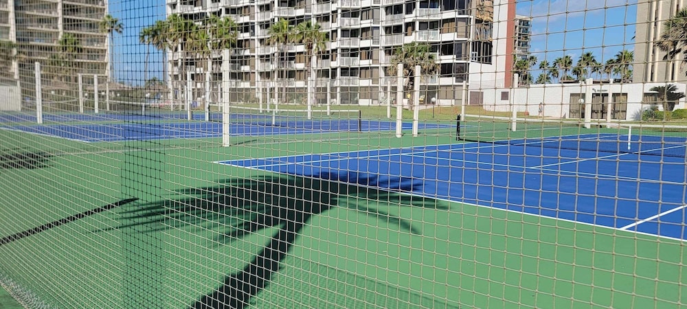Sleeps 10 Direct Beach Heated Pool 3 Bedroom Apts