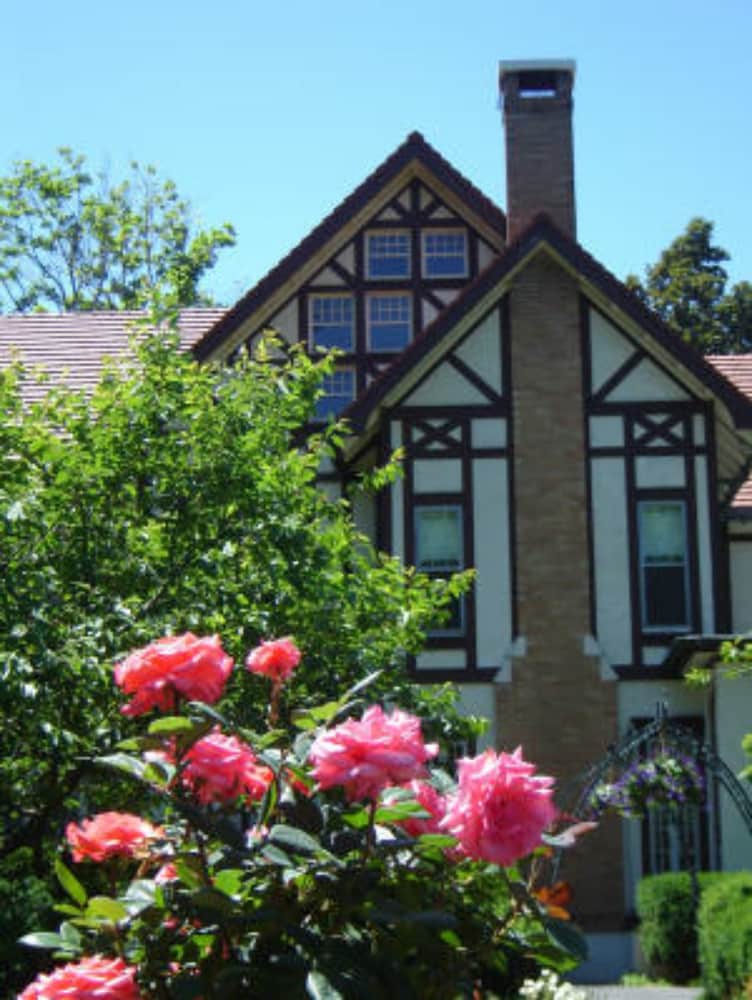 Vintage Gardens Bed & Breakfast