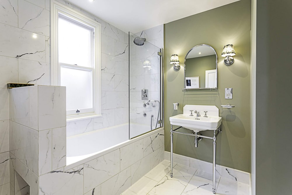 Bermondsey Bliss: Views, Comfort, and City Access!