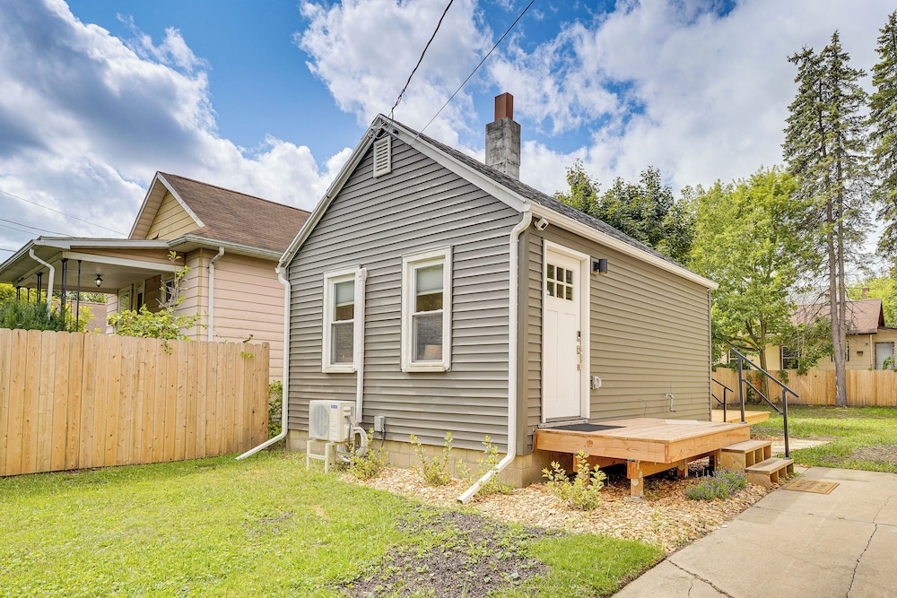 3 Mi to Michigan State: Tiny Home w/ Deck!