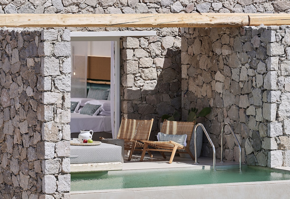Artemis Seaside Resort