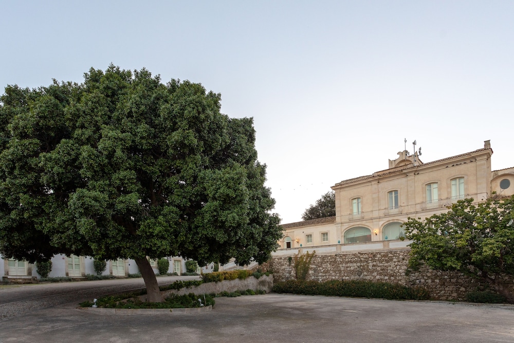 Hotel Borgo di Luce - I Monasteri Golf Resort & SPA - Image 1