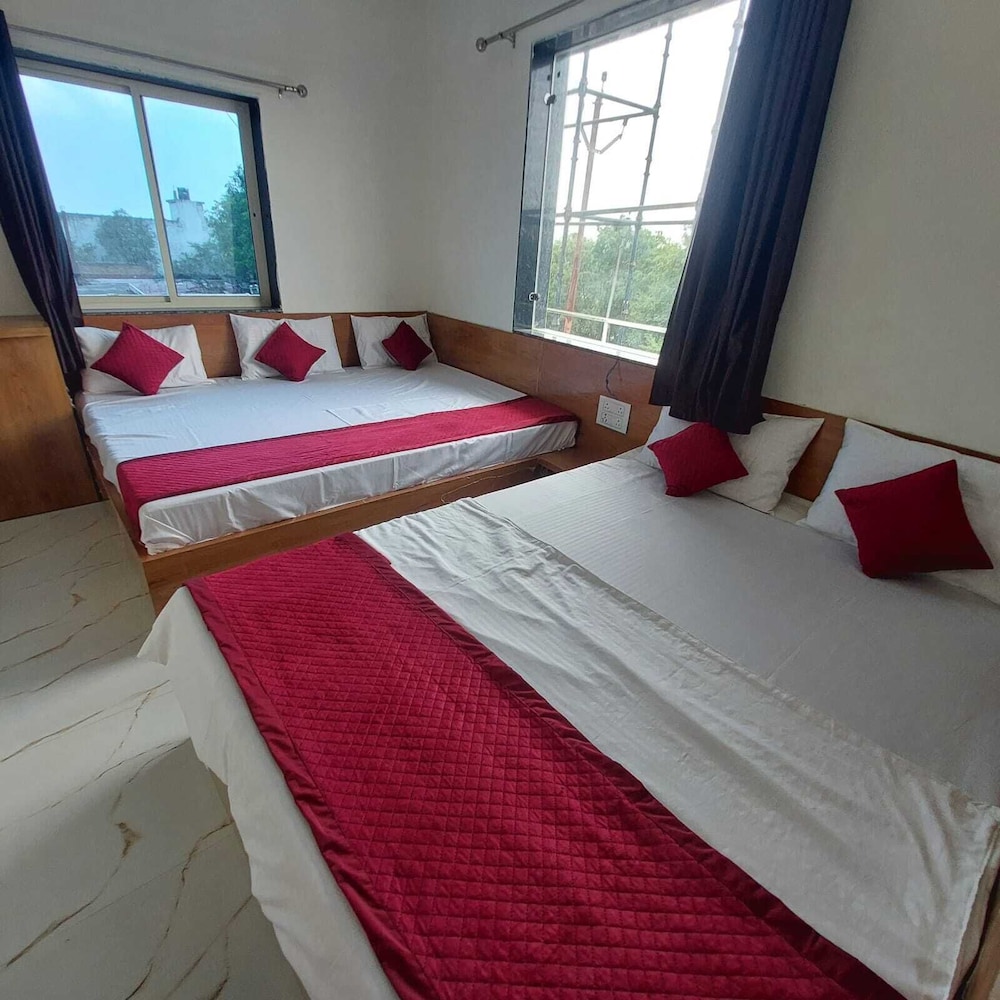 Ladlee Palace Guest House