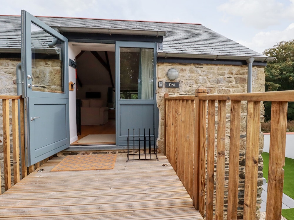 Carines Barns - Pol