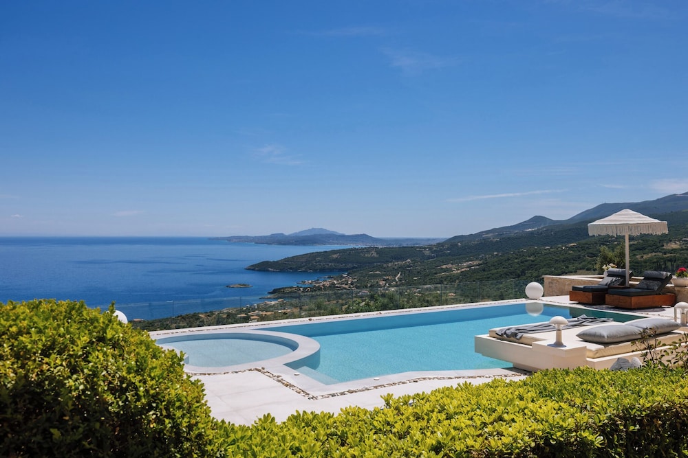 Emerald Villas & Suites