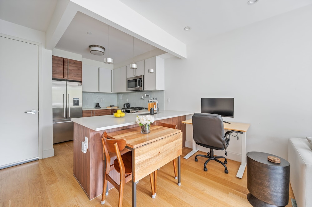 Withers by Rove Travel 1BR Williamsburg Apt