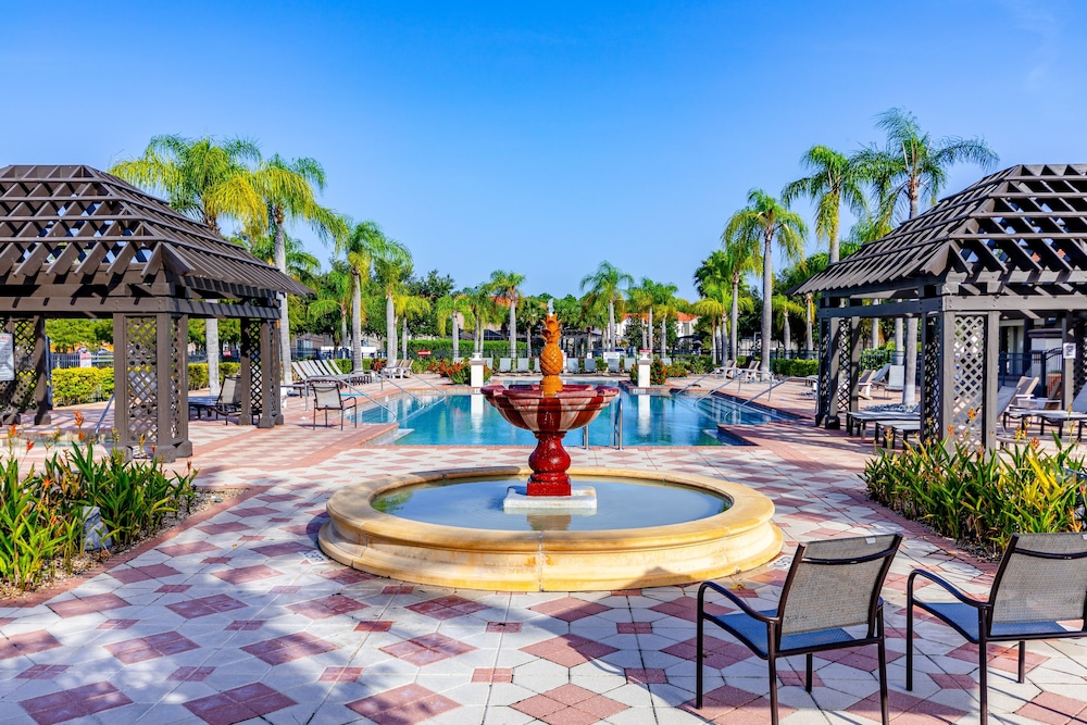 Fantastic Townhome with Pvt Pool and Lake view near Disney by RedAwning - Image 2