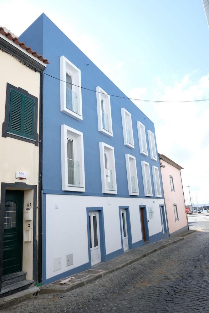 Royal Beach Hostel & Suites