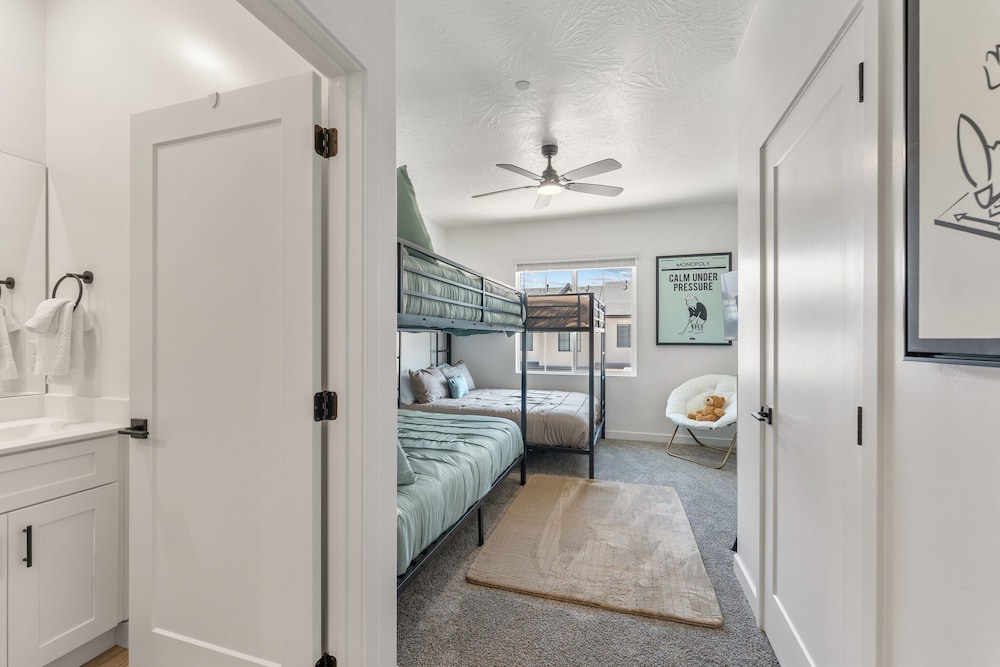 Popular Poolside Retreat 4 Bedroom Townhouse