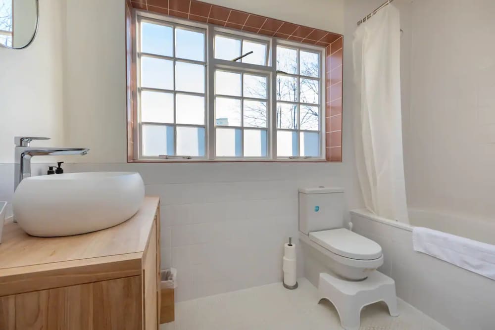 Spacious and Bright 2 Bedroom Flat in Kentish Town