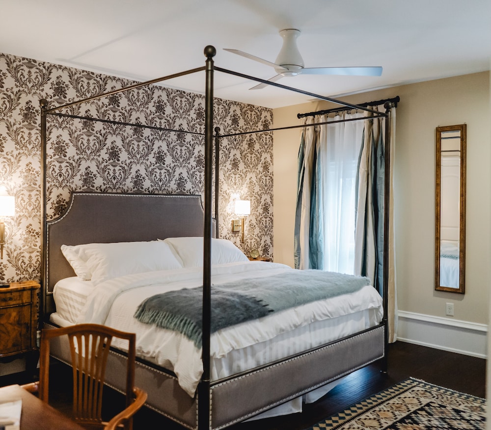 The Lilley Mansion Bed & Breakfast view 4