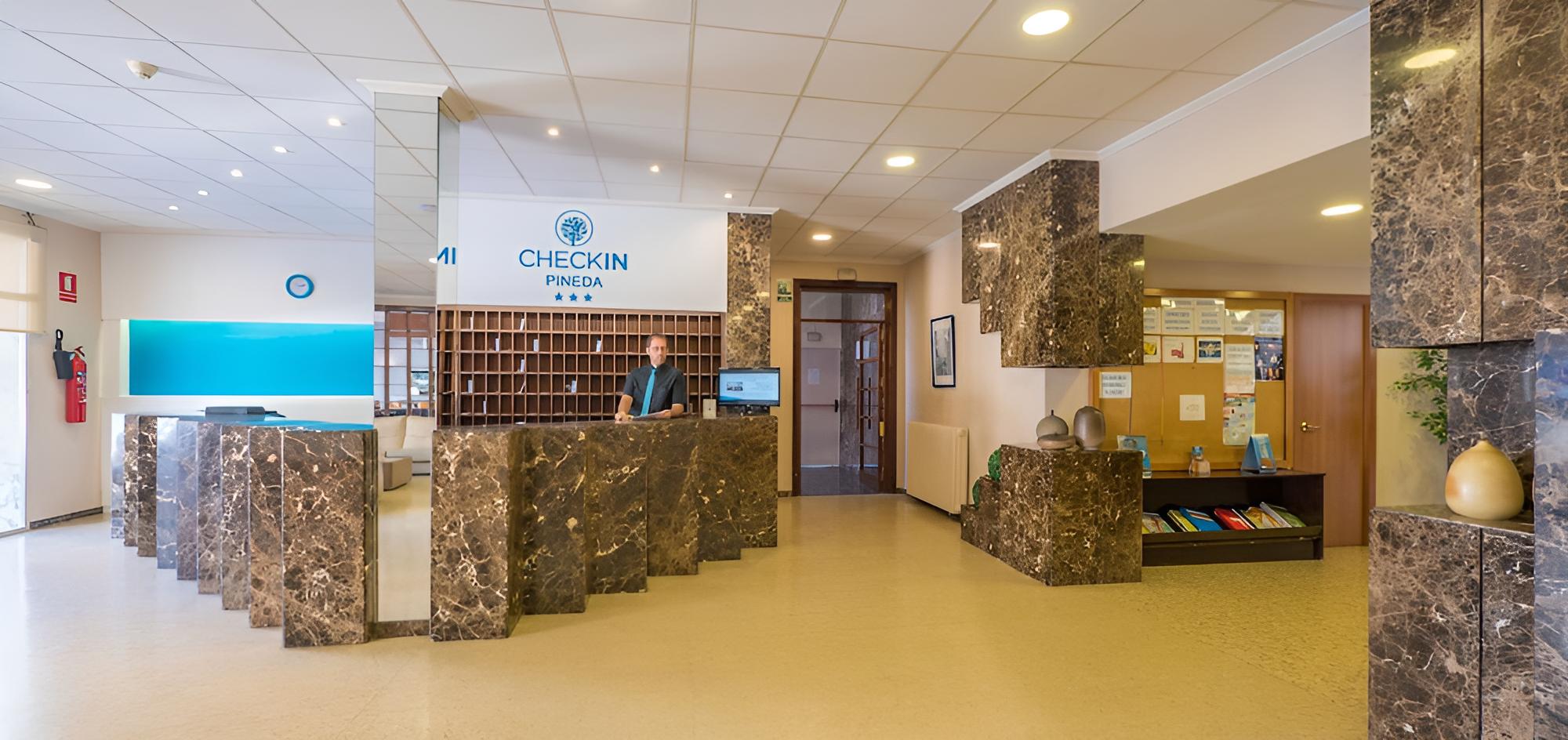 Hotel Checkin Pineda