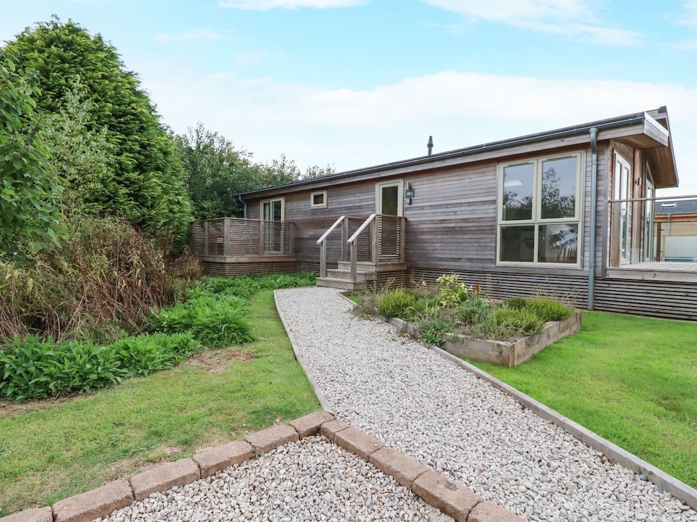 2 Meadow Retreat