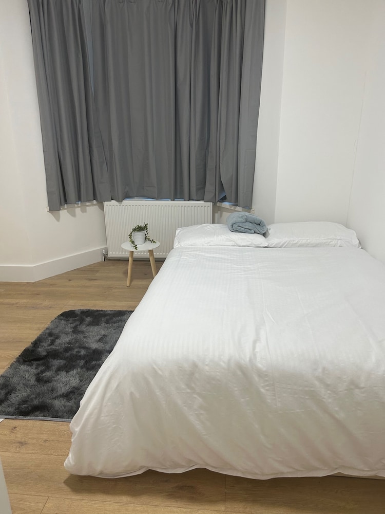 Harrow Haven - Spacious 3 Bedroom House