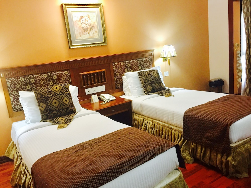 Regant Lake Palace