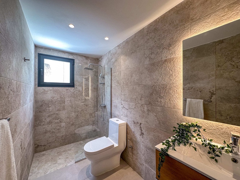 Luxury 3 Bedroom Apartment at the Beach