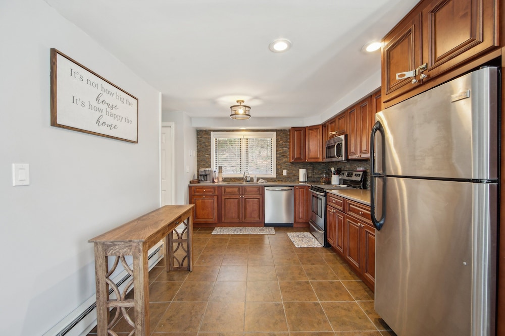 Hullabaloo 23E - Upgrade End Unit With Mountain Views 2 Bedroom Townhouse by The Summit at Gore Mountain