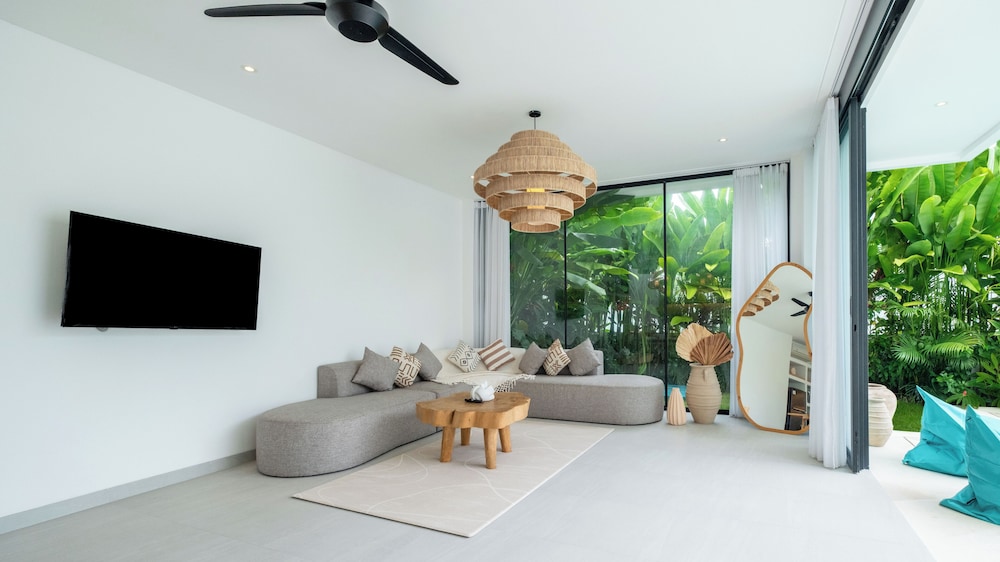 Loona Palm Villas by Villa Finder