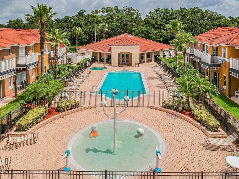 LKB4705AW 4 Bedroom villa in Lake Berkley 4 Home