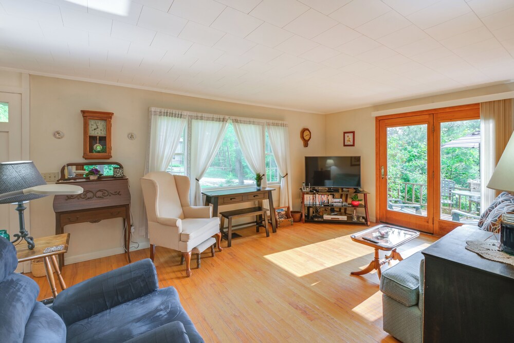 1 Mi to Main St: Charming Elsworth Home w/ Yard!