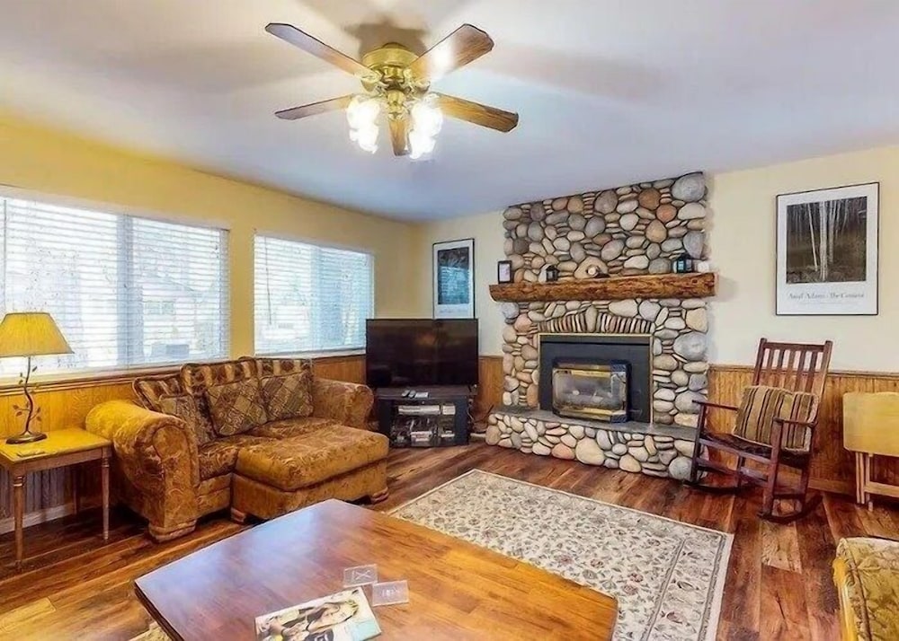 838 Placer Avenue 4 Bedroom Home