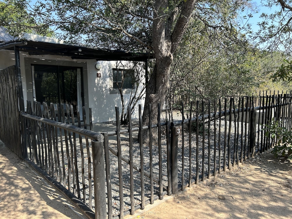 Leadwood Tree Safari Lodge view 5