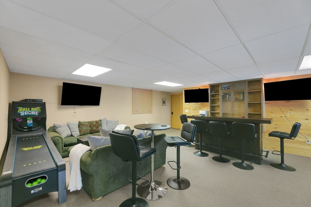 Spacious 8-BR Leech Lake Retreat w/ Game Room