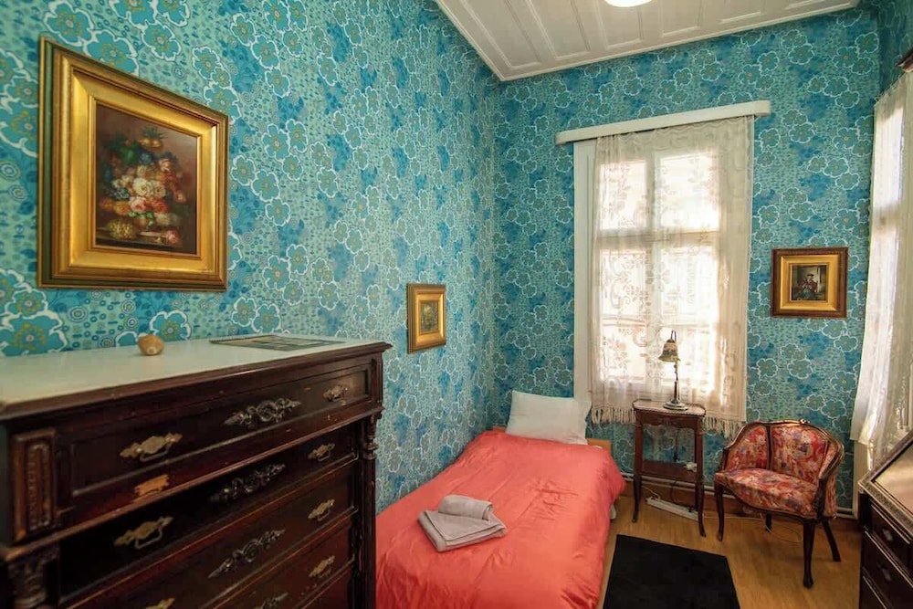 Mikos - Mansion in the City Center