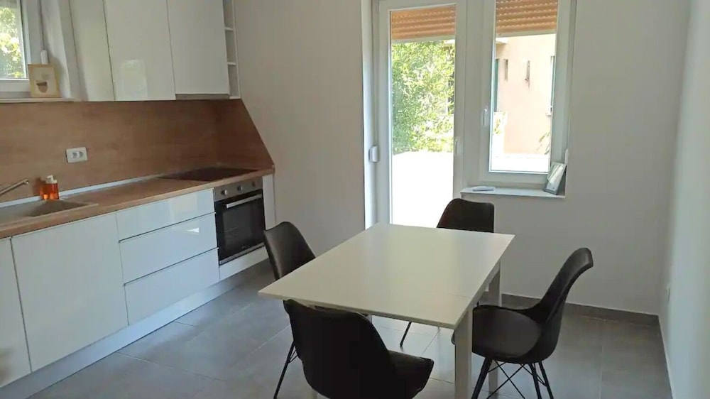 Karmen - Modern and Comfy - A1 view 3