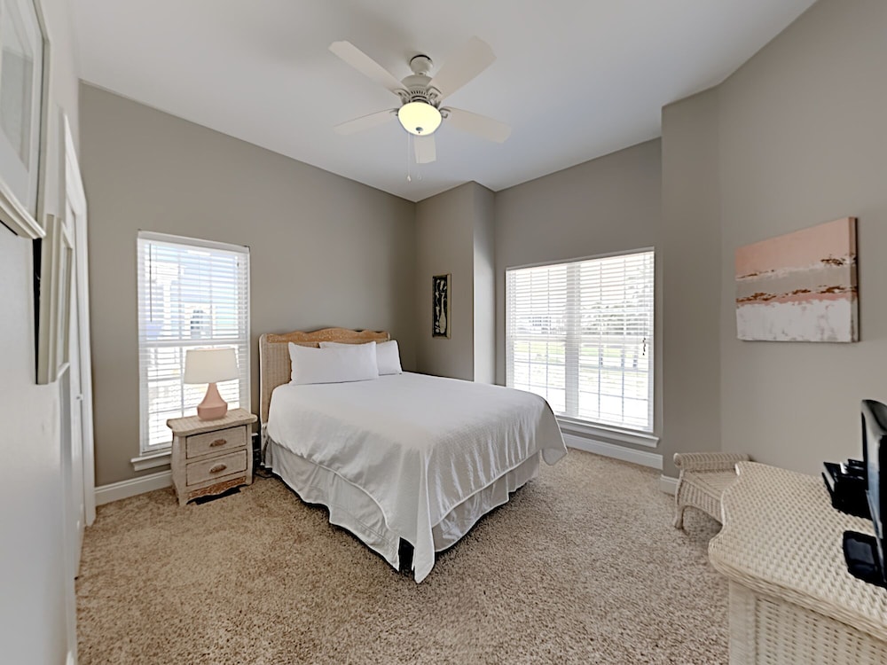 Seahawk South by Southern Vacation Rentals view 3