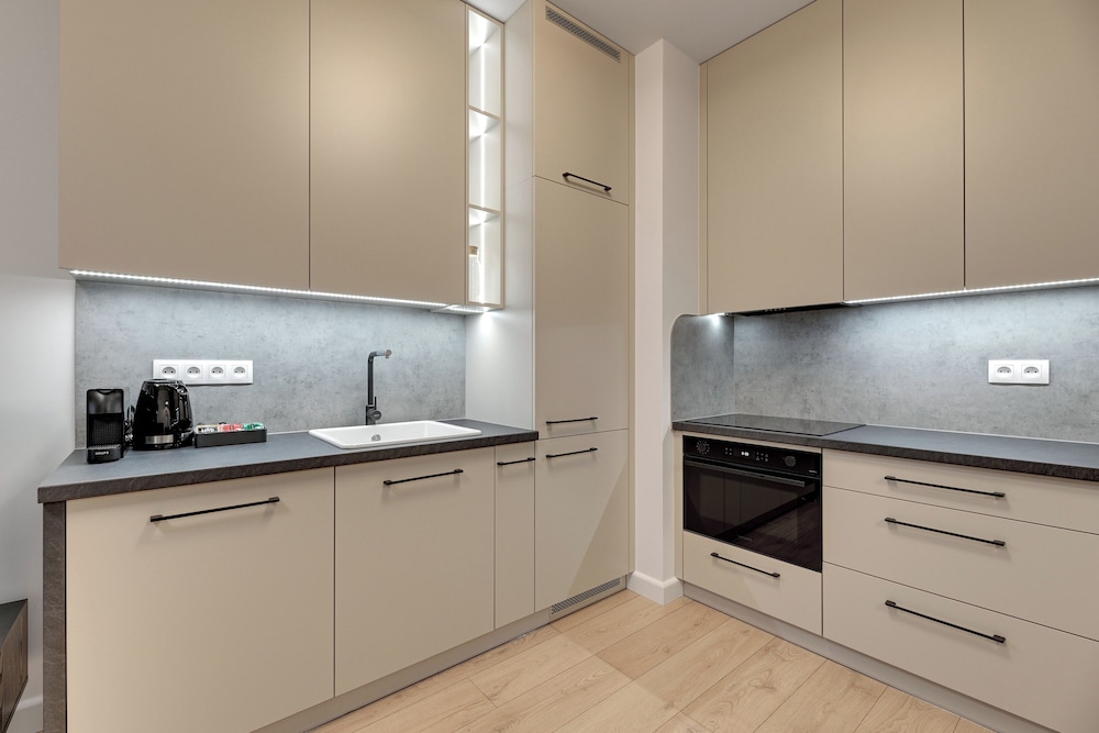 Doki Living - Foodhall & Parking by Downtown Apartments