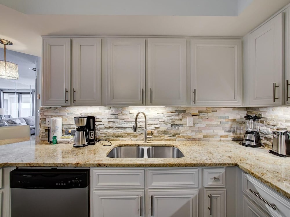 Pelican Pointe 1505