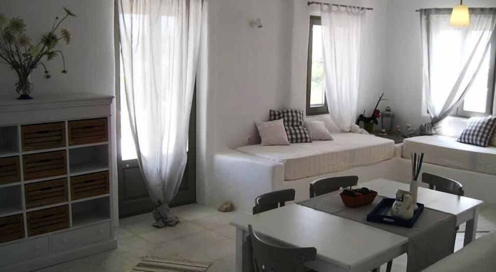 Aeraki Villas