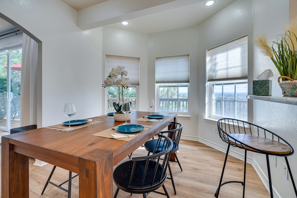Jonestown Retreat w/ Deck: 6 Mi to Lake Travis! - Property Image 3