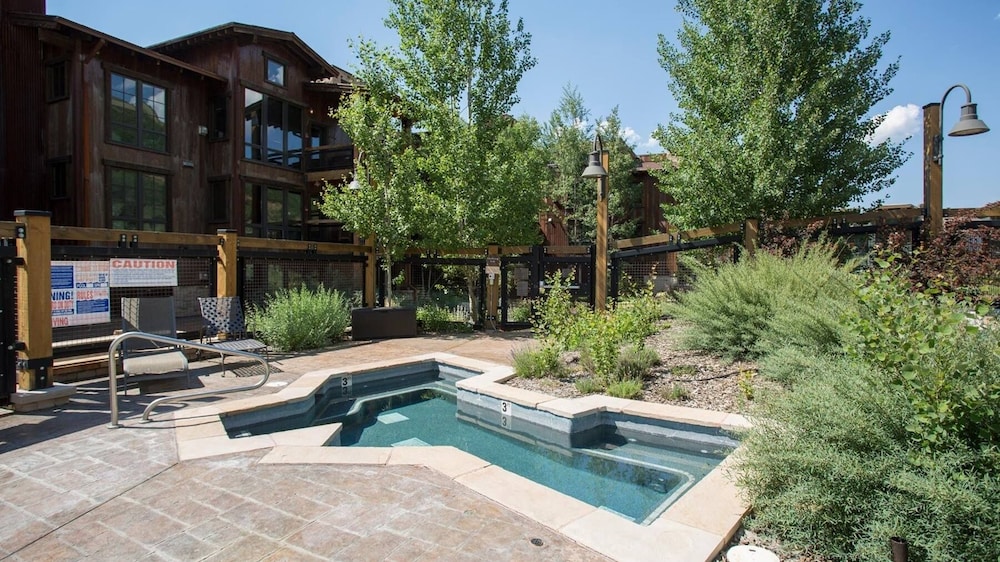 1 Bedroom Condo with Spa - Silver Baron Lodge 1 Condo