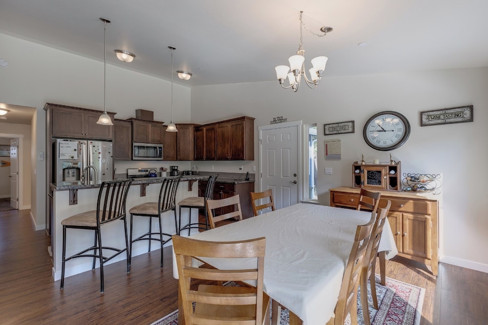 A Re-styled Single Story, 3-bedroom, 2-bath Ranch Style Cabin at Silver Lake