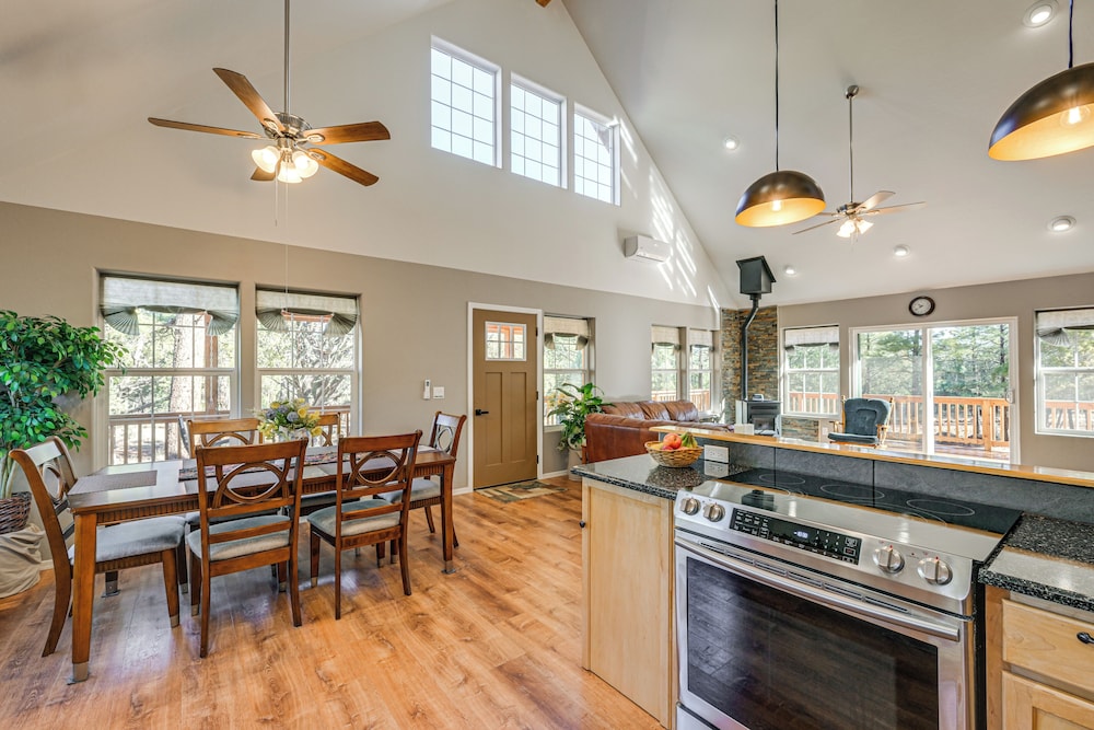 Pet-friendly Blue Ridge Cabin: Wraparound Deck!