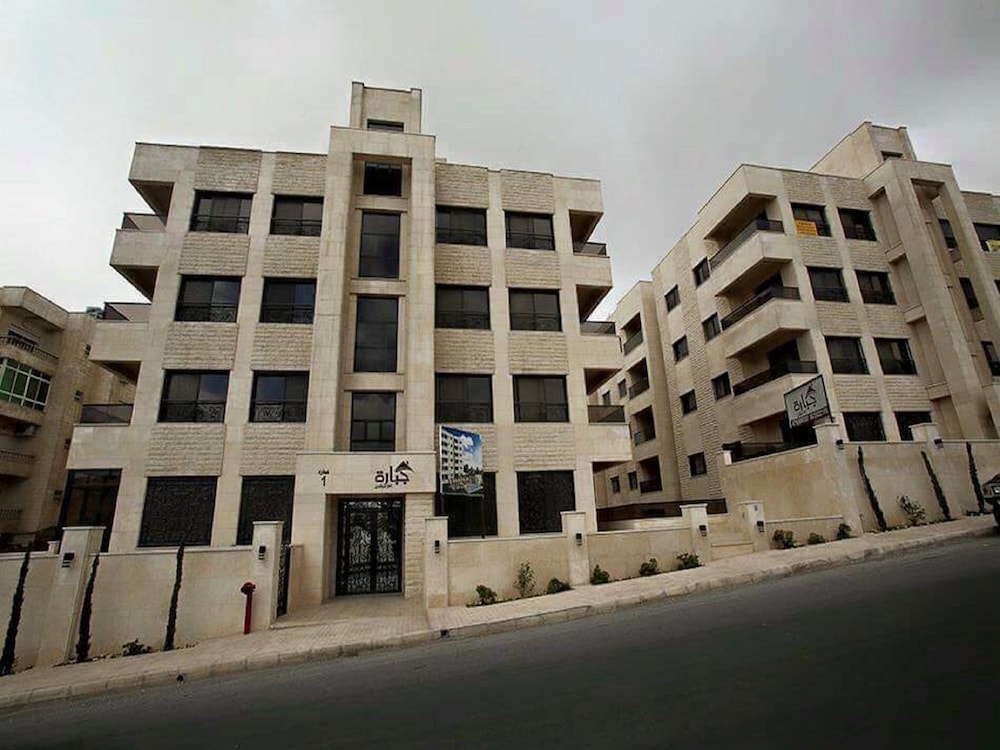 Cozy Dair Ghbar Apartments