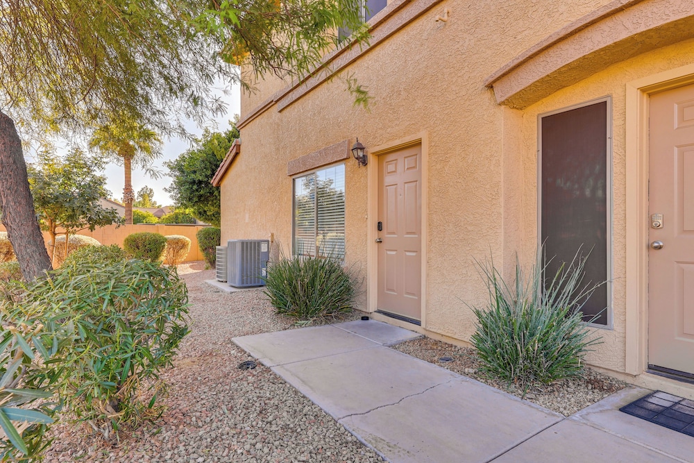 3 Mi to Dtwn: Mesa Townhome w/ Patio