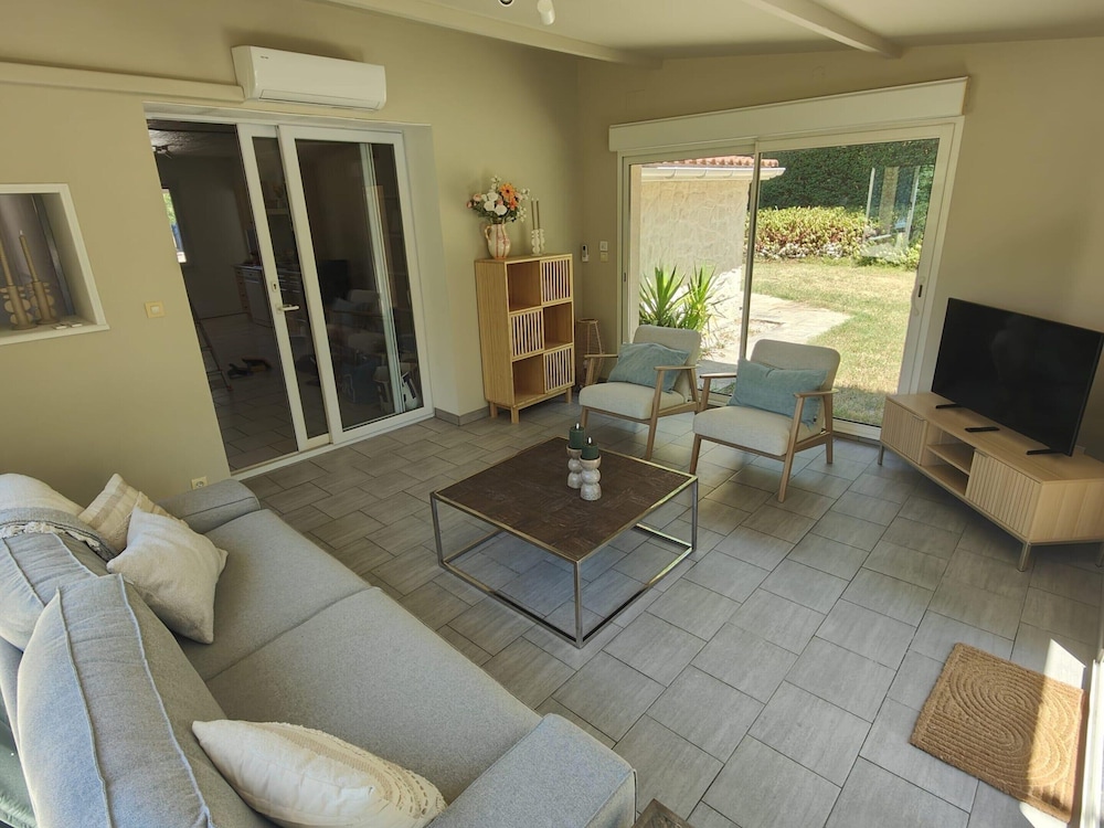 Charming Apartment in Serene French Setting photo 3