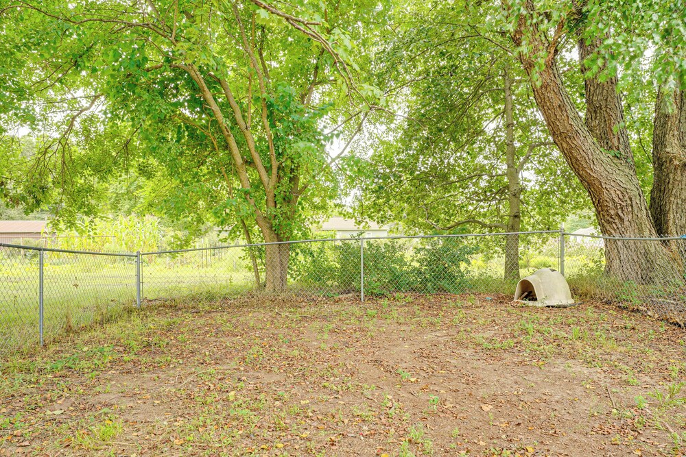 2 Mi to Michigan's Adventure: Family Home w/ Patio