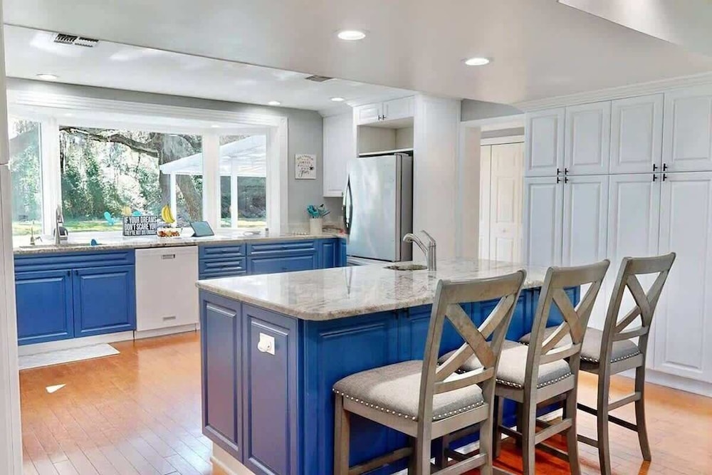 Executive 5 Bedroom Pool Home, Dade City!